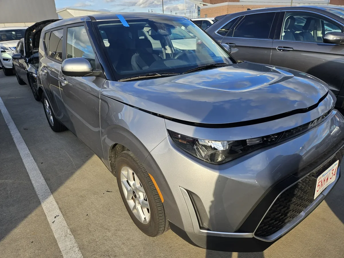 Kia Soul after windshield replacement and fitment check