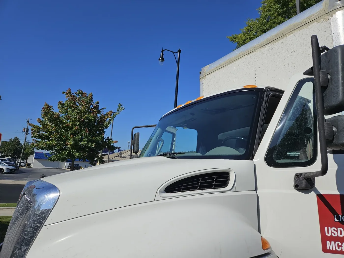 Commercial vehicle auto glass service